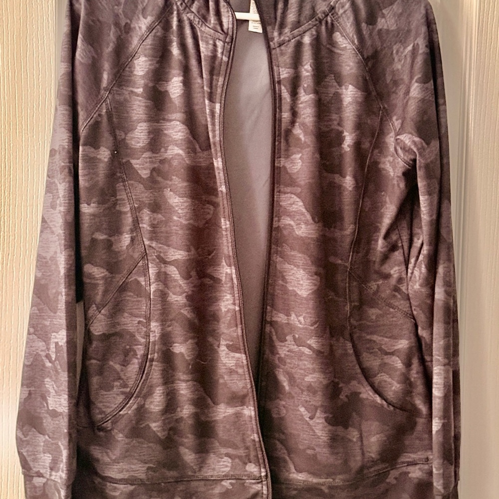 Ryu Women's Gray Camo Zip-Front hoodie sweatshirt